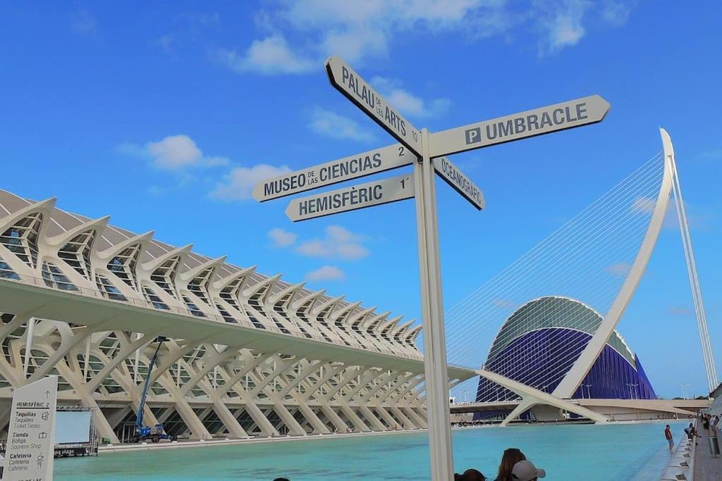 Valencia Las Artes Y Ciencias + Garaje + Netflix Экстерьер фото