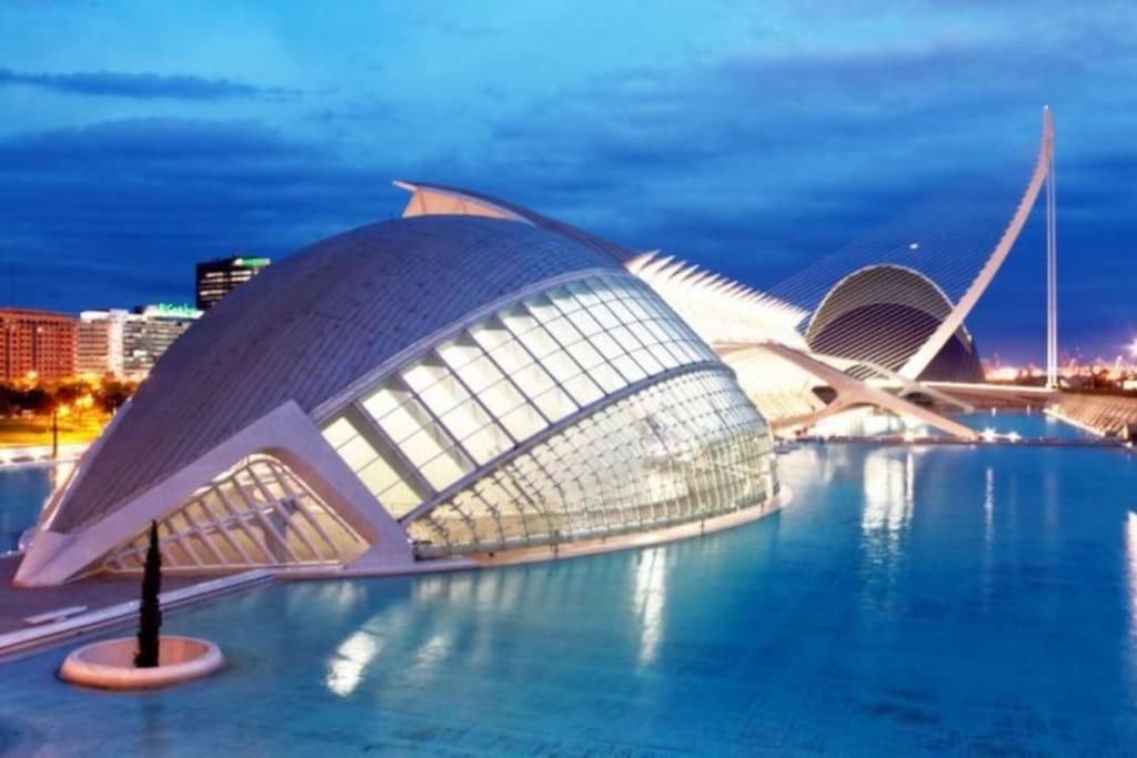 Valencia Las Artes Y Ciencias + Garaje + Netflix Экстерьер фото